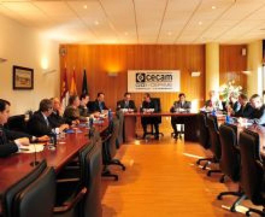 Fotografía de El presidente de CCM explica a CECAM las nuevas acciones y líneas estratégicas, ofrecida por FEDA