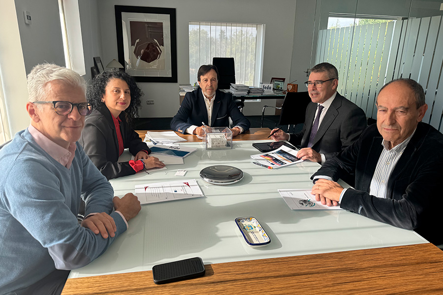 reunión de trabajo con Santiago Baeza con el principal objetivo de aumentar la capacidad exportadora de las empresas y mayor concurrencia a las líneas de ayuda