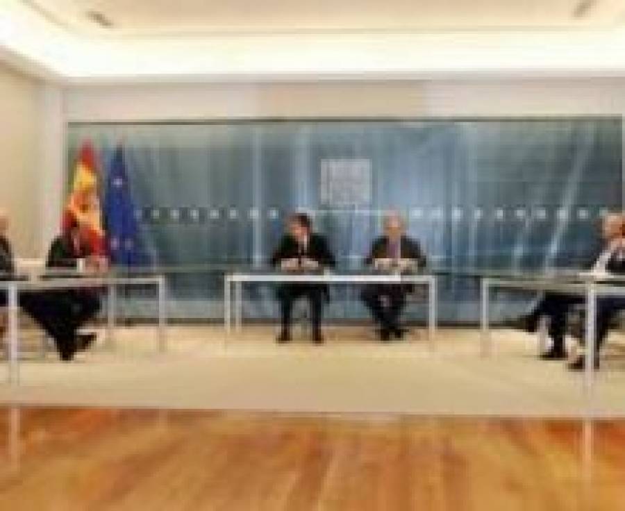 Fotografía de Zapatero pide a la banca que se implique más en las ayudas oficiales, ofrecida por FEDA