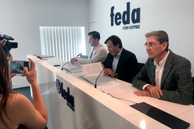 Fotografía de FEDA y el Albacete Balompié firman un convenio de colaboración para crear sinergias entre ambas entidades y las empresas de la ciudad y provincia, ofrecida por FEDA