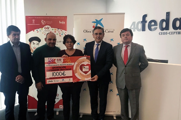 Fotografía de El proyecto “Mente sana” de AFA recibe la recaudación obtenida en la campaña “Comercio Solidario-Albacete Solidario”, promovida en el Plan de Dinamización del Comercio de Albacete, ofrecida por FEDA