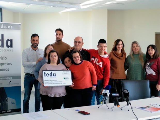 Fotografía de La Delegación de FEDA en Villarrobledo entrega los donativos a Asprona y la Asociación Contra el Cáncer, ofrecida por FEDA