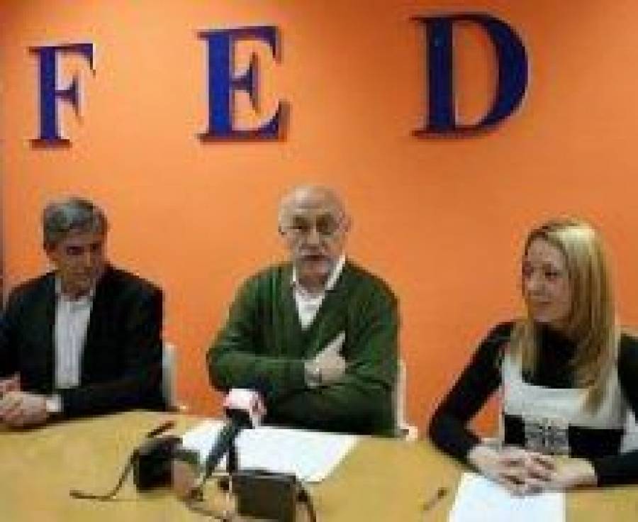 Fotografía de El Ayuntamiento de Almansa y FEDA firman un convenio en materia de formación, ofrecida por FEDA
