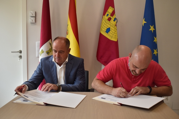 Fotografía de Renovado el convenio de colaboración entre el Ayuntamiento de Albacete y la FECOM para la promoción del comercio, ofrecida por FEDA