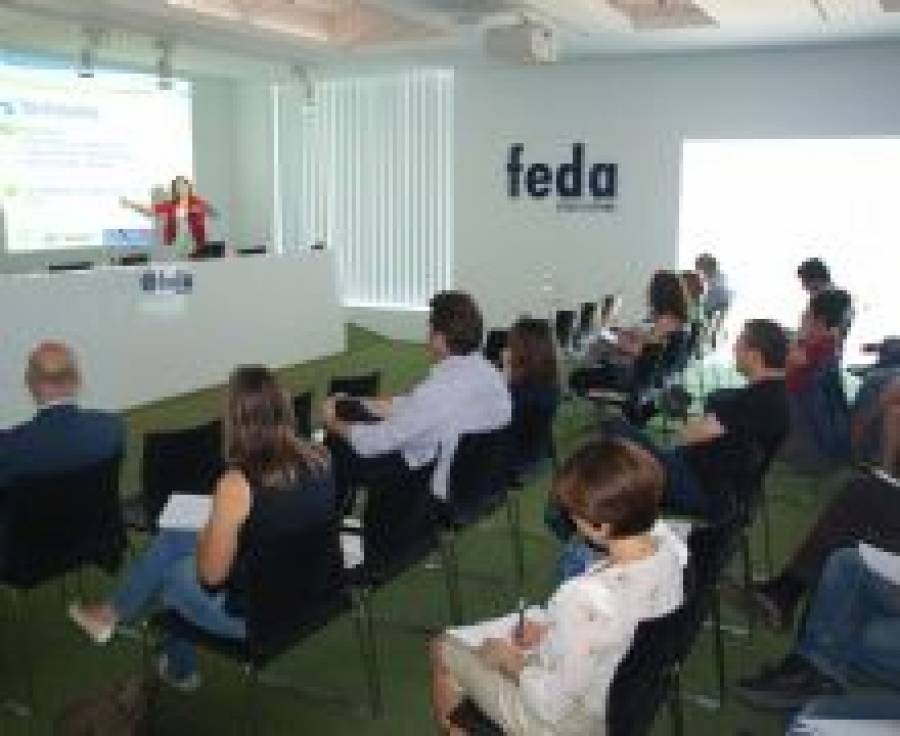 Fotografía de Los empresarios analizan en FEDA los principales documentos de las exportaciones, ofrecida por FEDA