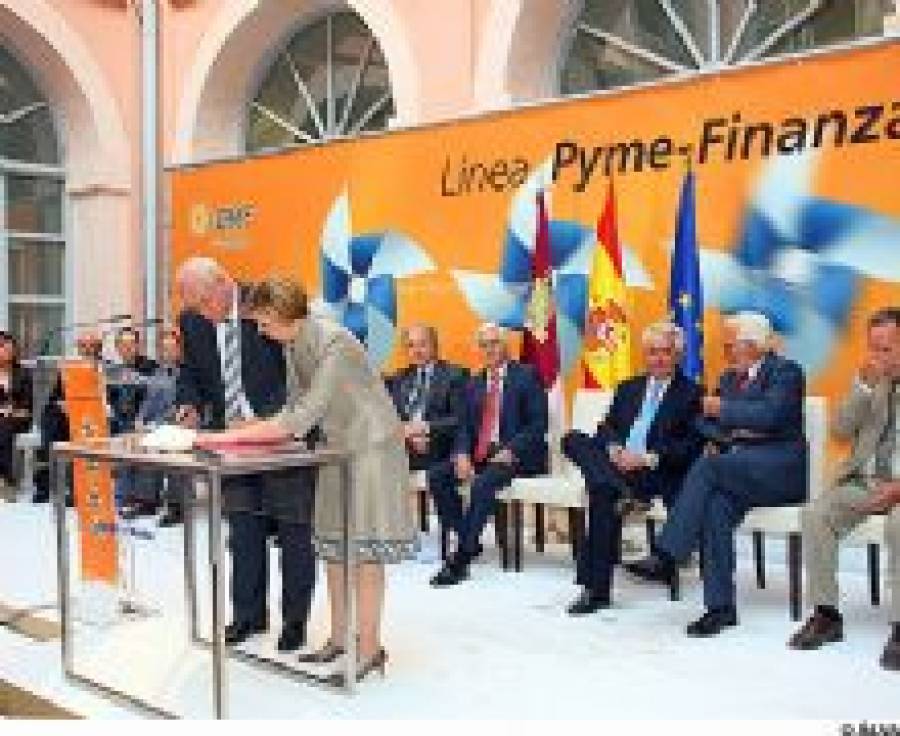 Fotografía de La Junta renueva los convenios de financiación de la Línea Pyme-Finanzas, ofrecida por FEDA