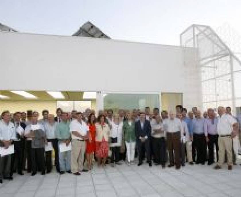 La alcaldesa de Albacete, con la Junta Directiva de FEDA en la nueva sede