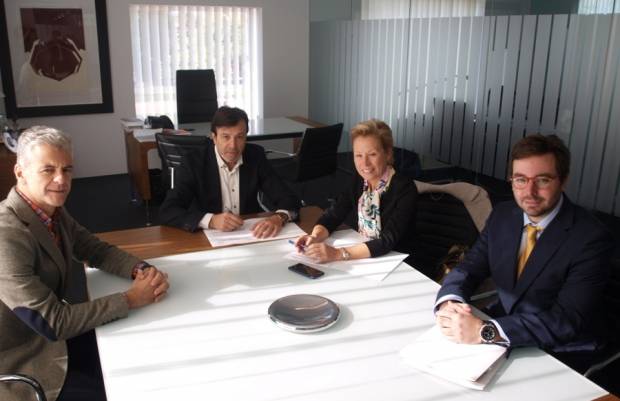 Fotografía de FEDA e IBS Consulting firman un acuerdo para la prestación de servicios de consultoría a las empresas de la provincia, ofrecida por FEDA