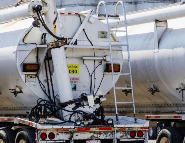 Fotografía de INSPECCIÓN Y CONTROL POR RIESGOS INHERENTES AL TRANSPORTE DE MERCANCÍAS PELIGROSAS POR CARRETERA  (Resolución de 12-02-2026), ofrecida por FEDA