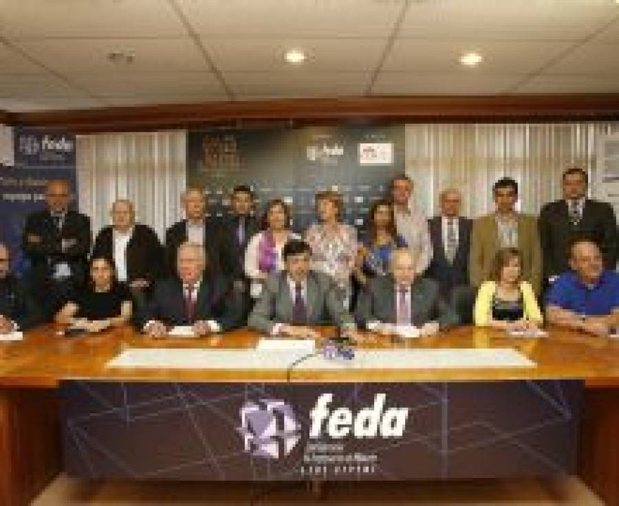 Fotografía de Los premiados San Juan’2010 se hacen en FEDA la foto de familia, ofrecida por FEDA