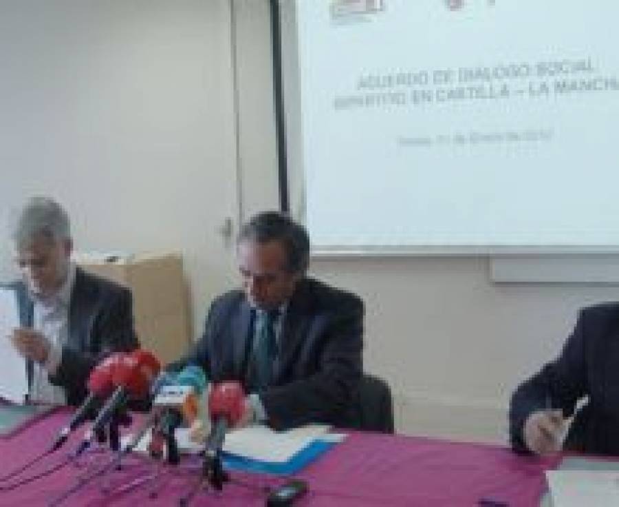 Fotografía de CECAM, CC.OO y UGT  firman el acuerdo de diálogo social bipartito en la región, ofrecida por FEDA