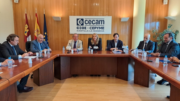 Fotografía de La junta directiva de CECAM analiza con la presidenta de CEPYME la situación económica y la problemática de las empresas de la región, ofrecida por FEDA