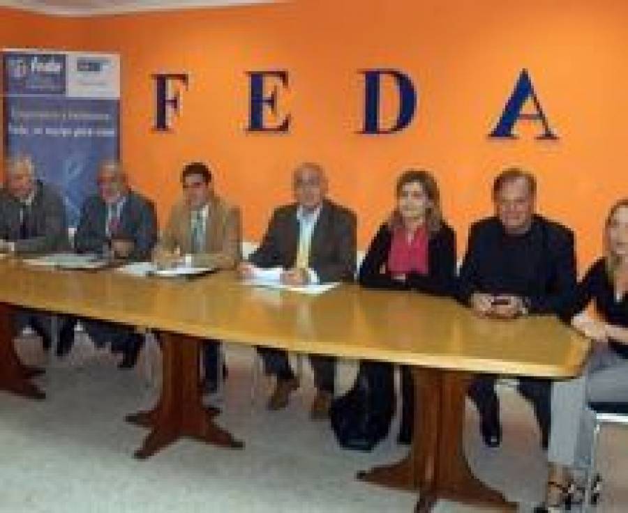 Fotografía de Los empresaros de Almansa se informan en FEDA de las ayudas de la Junta, ofrecida por FEDA