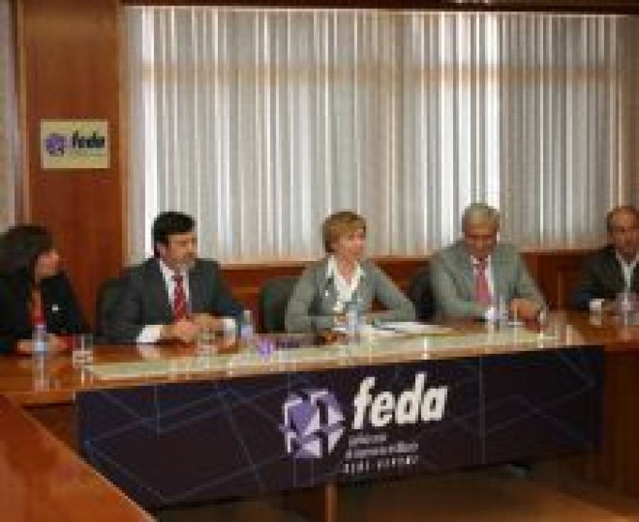 Fotografía de Los empresarios conocen de cerca los presupuestos de la Junta para 2010, ofrecida por FEDA