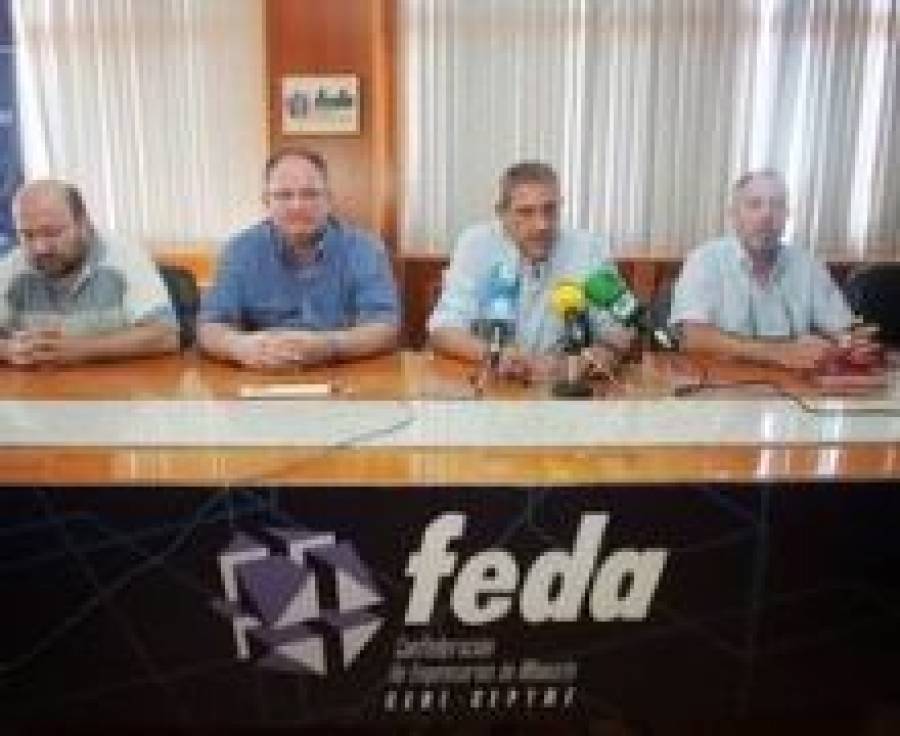 Fotografía de La Federación de Comercio, CC.OO y UGT firman el convenio 2008-2009 del sector, ofrecida por FEDA