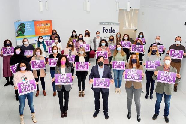 Fotografía de Equipo técnico de FEDA en la sede de Albacete, junto al presidente y vicepresidenta., ofrecida por FEDA