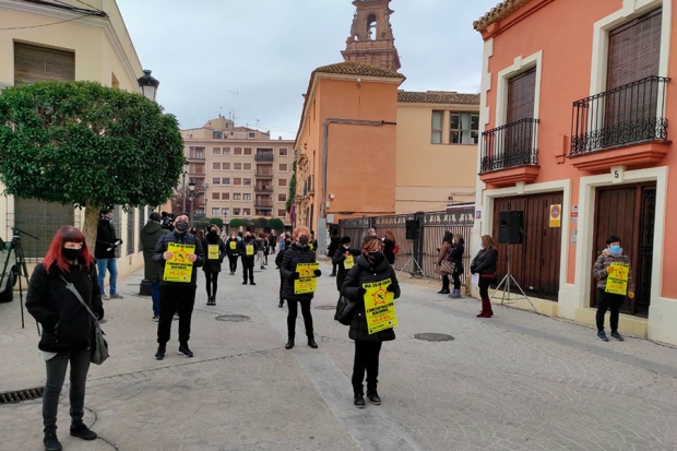 Fotografía de Protesta frente al Ayuntamiento de Almansa, ofrecida por FEDA