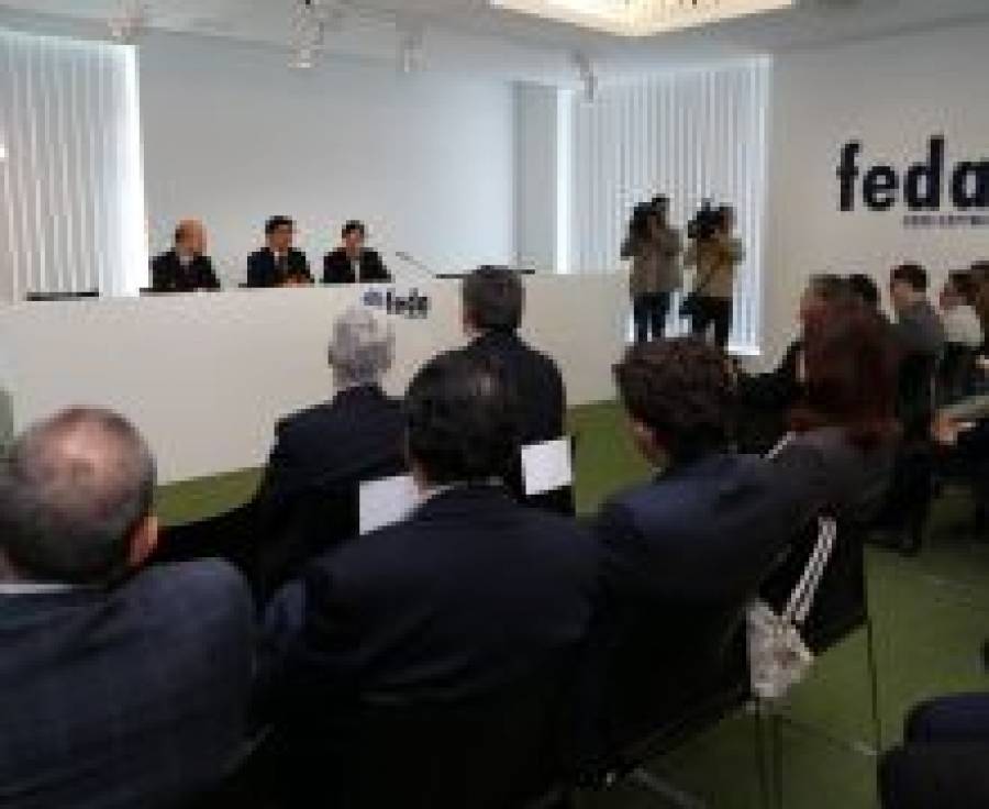 Fotografía de El consejero de Hacienda explicó en FEDA la política presupuestaria del Gobierno, ofrecida por FEDA